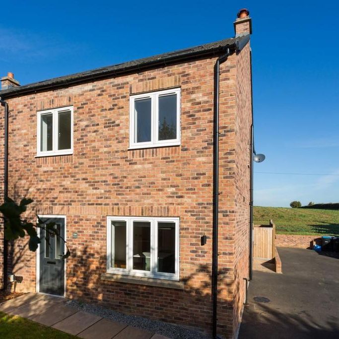 4 bedroom semi-detached house to rent - Photo 1