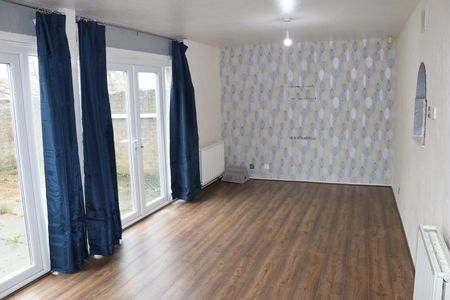 3 Bed Terraced House, Shiredale Drive, M9 - Photo 2