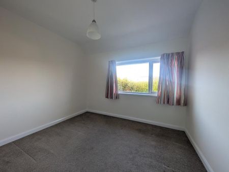 2 bedroom semi-detached house to rent - Photo 5