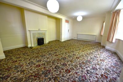 2 bedroom Flat in Otley Road, Leeds - Photo 5