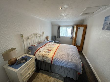 The Glebe, Great Yarmouth, Hemsby - Photo 3