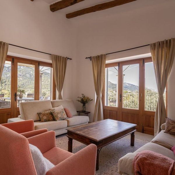 3 Bedrooms - Photo 1