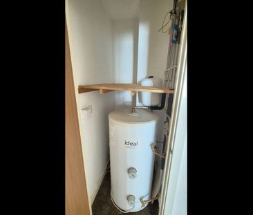 2 Bed Flat, Barleyfields, BS2 - Photo 2