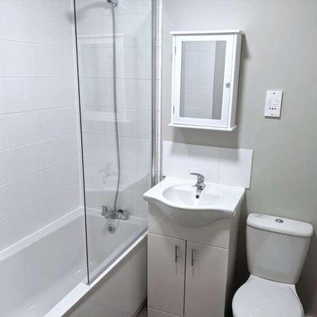 Eastern Road, Romford, RM1 - Photo 4