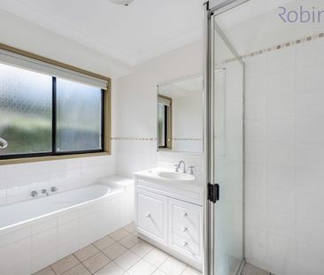 Contemporary single level family home with ducted air conditioning ... - Photo 4