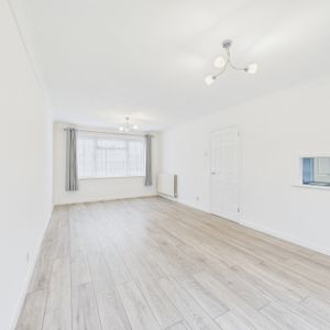 3 bed detached house to rent in Stocklands Way, Prestwood, Great Missenden, Buckinghamshire, HP16 0SJ - Photo 2