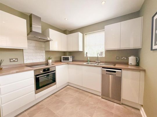 3 bedroom flat to rent - Photo 1