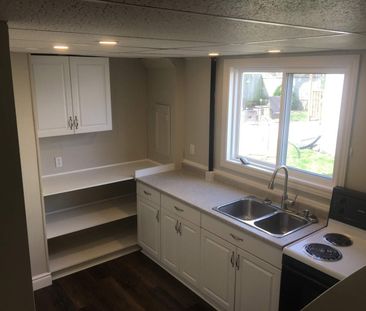 1017 Waterbury Cres - Lower Unit - ALL INCLUSIVE 1 bed, 1 bath - Photo 6