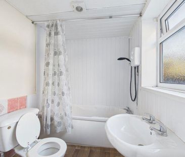 3 bedroom detached house to rent - Photo 5