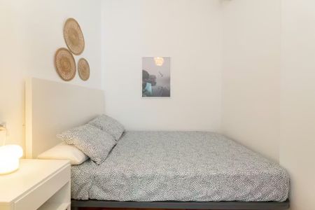 Ronda de la Universitat, Barcelona, Catalonia 08007 - Photo 5