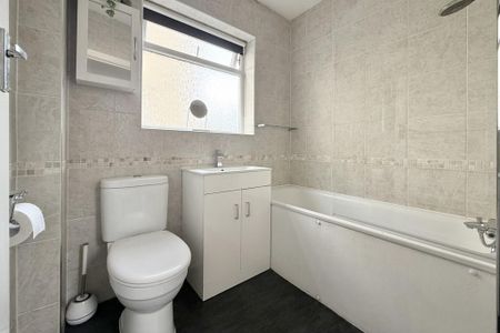 2 bedroom ground floor flat to rent - Photo 5
