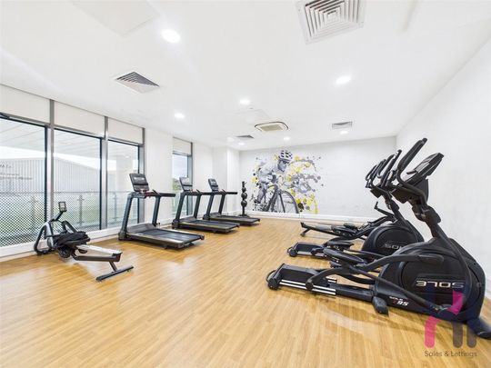 Studio to rent - Photo 1