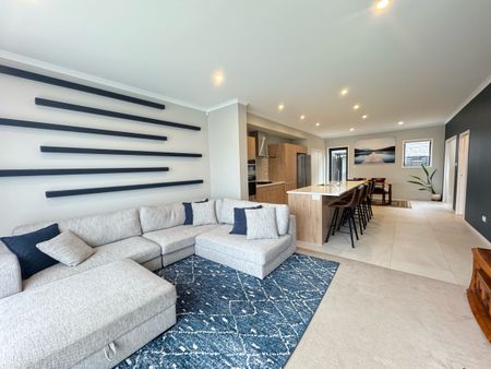 Modern, Light-Filled Family Home in Prime Long Bay Location - Photo 2