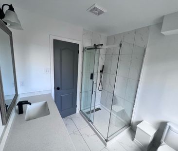 For Lease - 1352 Goldhawk Trail, Oakville, Ontario - Photo 2