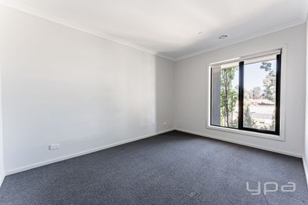 Charming, Convenient Living in Wyndham Vale! - Photo 2