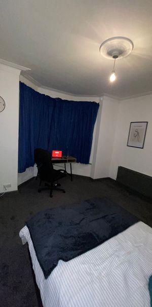 Room in a Shared House, Laindon Road, M14 - Photo 1