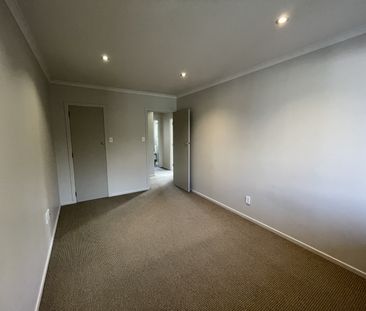 400 Southampton Street West, Hastings Central - Photo 2