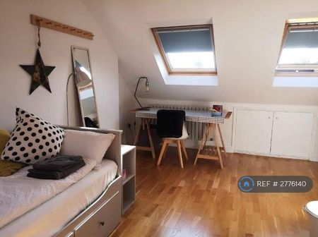 1 bedroom in a house share to rent - Photo 3