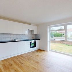 Royal Court, Pier Avenue, Whitstable, CT5 2SB, Kent - Photo 3