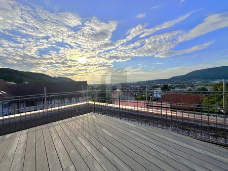 FIRST-TIME OWNERSHIP WITH A DREAMLY LARGE VIEW! - Foto 2