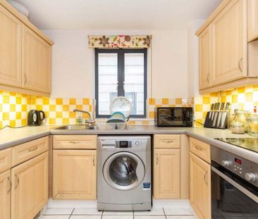 3 bedroom flat to rent - Photo 6