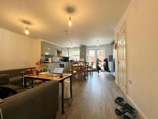 5 bedroom house to rent - Photo 1