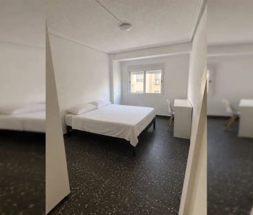 Room in a shared 3-bedroom apartment for rent in Els Orriols - Photo 4