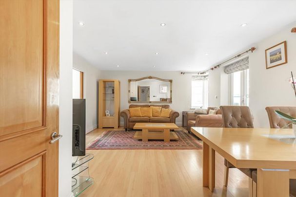 3 bedroom flat to rent - Photo 1