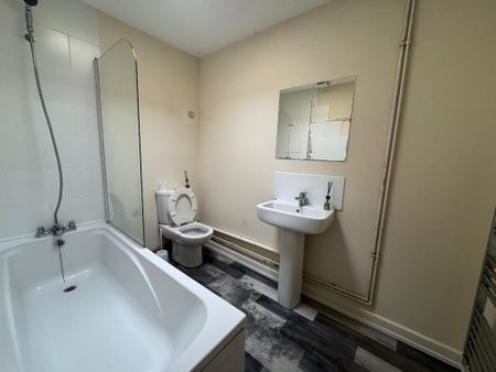 2 bedroom flat to rent - Photo 4