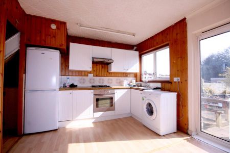 3 bedroom terraced house to rent - Photo 5