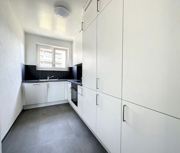 Appartement rénové de 3 pièces au 6ème étage - Photo 1
