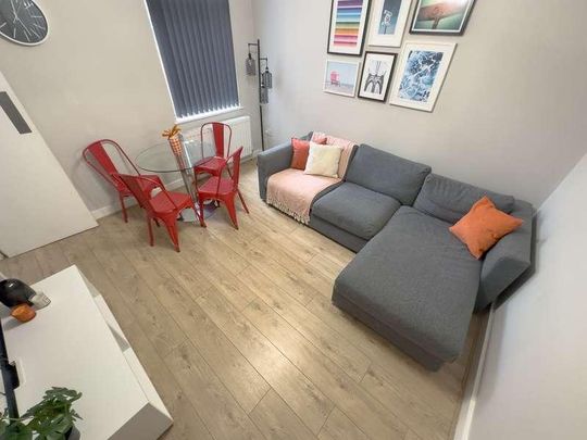 Halsbury Road, L6 - Photo 1