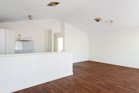 323B Collins Street, West Lamington - Photo 2