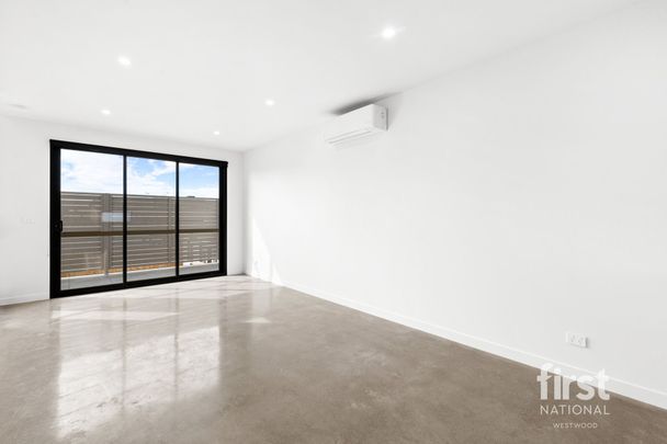 Luxury In The Heat Of Werribee - Photo 1