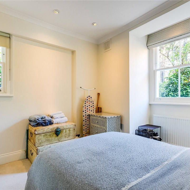 2 bedroom flat in Notting Hill - Photo 1