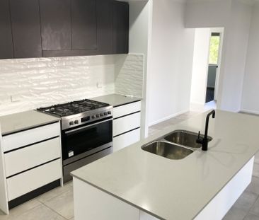 MODERN 4 BEDROOM HOME WITH SPACIOUS YARD AND AIR-CONDITIONING - Photo 1