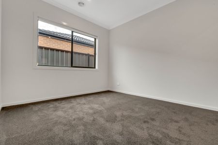 Lovely Residence In A Thriving Estate.. - Photo 4