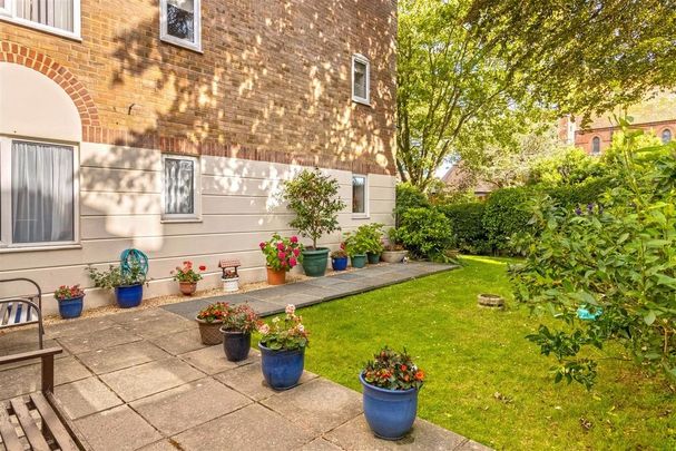 2 bedroom retirement property to rent - Photo 1