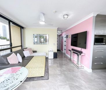 Central Surfers Renovated 2 Bed Apartment - Photo 2