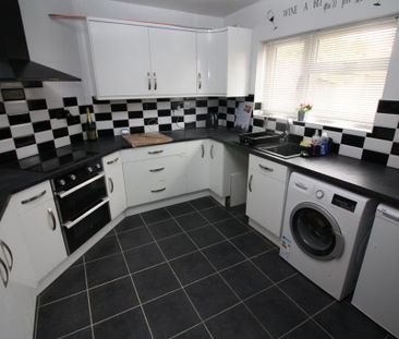 3 bedroom semi-detached house to rent - Photo 6