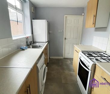 3 bedroom flat to rent - Photo 3