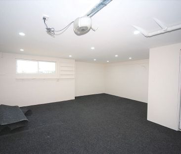 Ellerslie 4 Bedroom Townhouse! - Photo 4