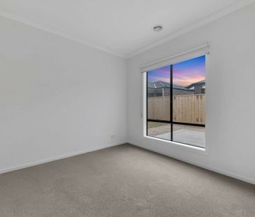 16 Brockwood Street, Deanside VIC, Belconnen - Photo 3