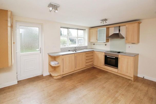 2 bedroom end of terrace house to rent - Photo 1