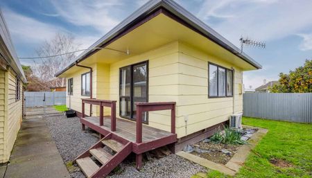 Quiet Two Bedroom Home - Photo 5