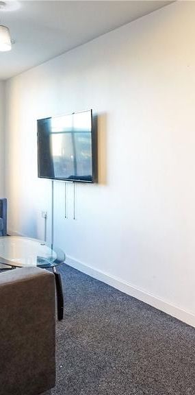 6 bedroom flat to rent - Photo 1