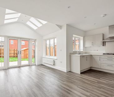 4 bedroom semi-detached house to rent - Photo 6