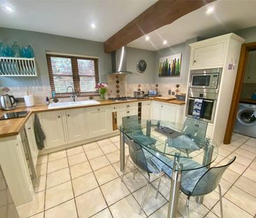 4 bedroom detached house to rent - Photo 6