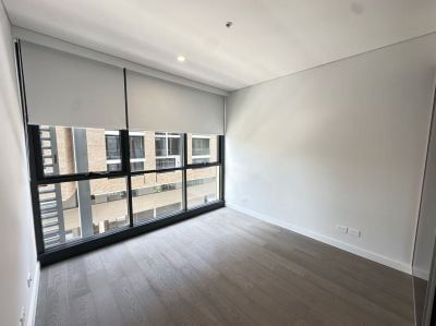 Brand New Luxury and Light filled 2 bedroom apartment in Green Square - Photo 1