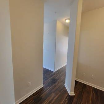 2 bed 2 bath +1 Den for rent - Photo 4